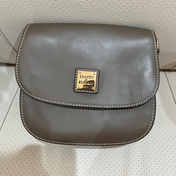 Dooney and Bourke crossbody - Picture 1 of 6